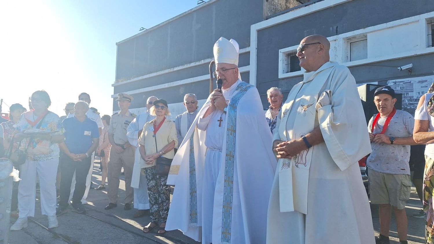 En la tradicional procesión por San Salvador, el obispo Giobando pidió por la preservación de las fuentes laborales