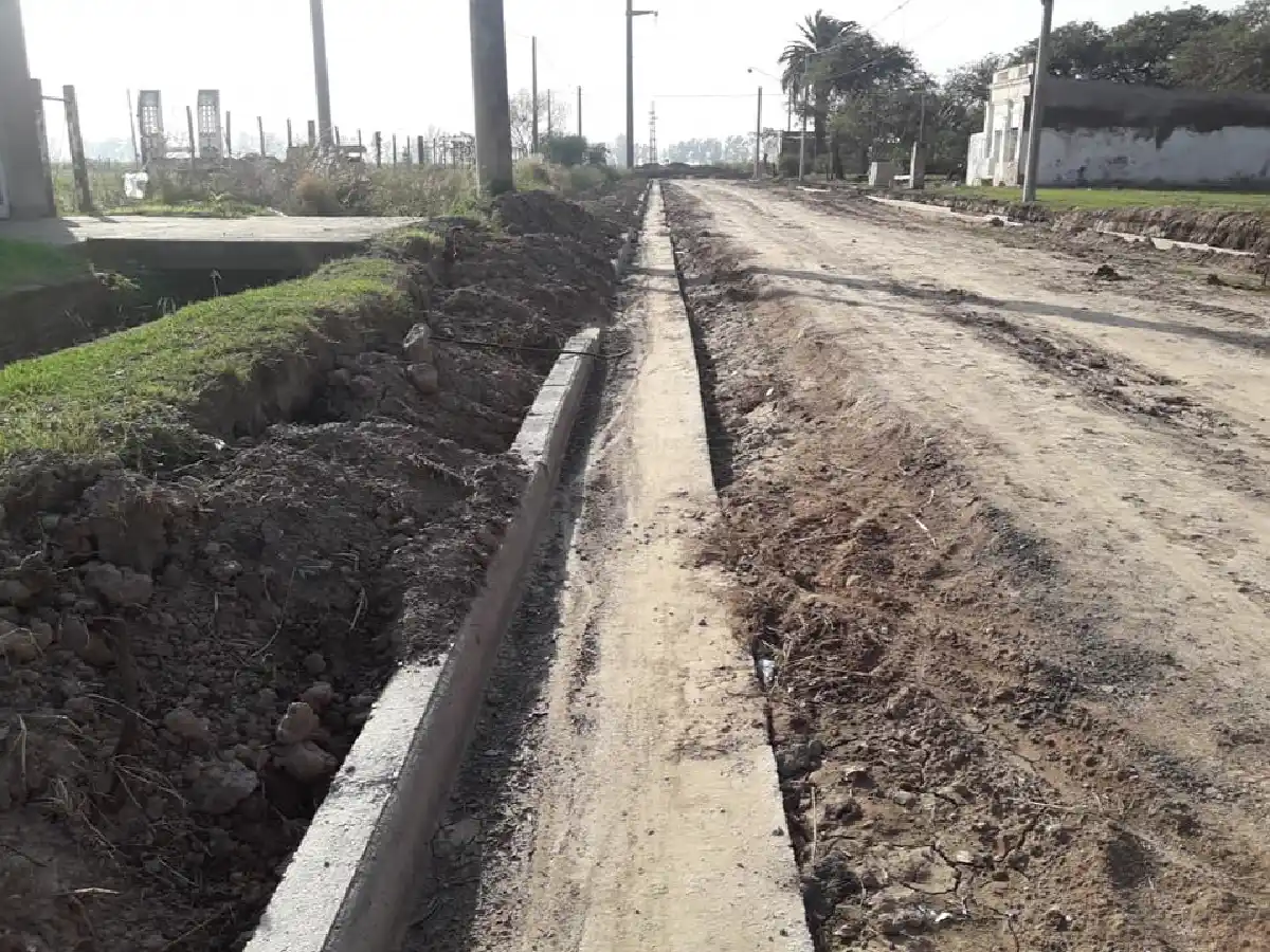 La Francia: dos nuevas cuadras de cordón cuneta en calle Alberdi                 