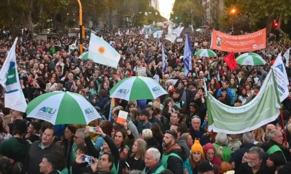 Marcha universitaria: "No estamos dispuestos a resignar nuestro futuro", advirtieron en el documento