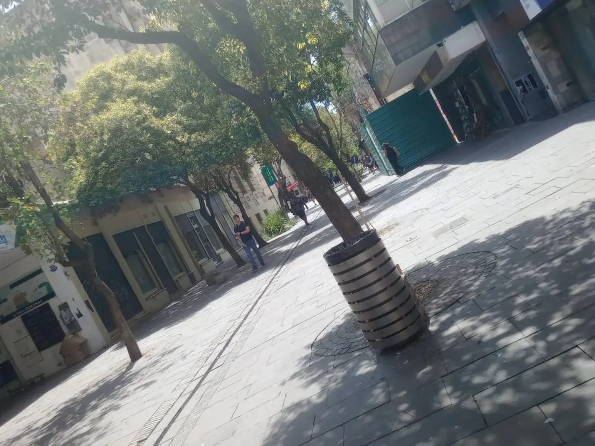 En plena ola de calor, se cortó la luz en el microcentro de Rosario