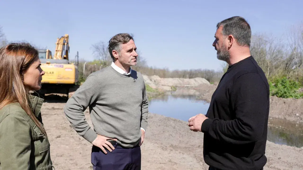 El intendente Achával recorrió el arroyo Pinazo junto a Laurent y Peralta.