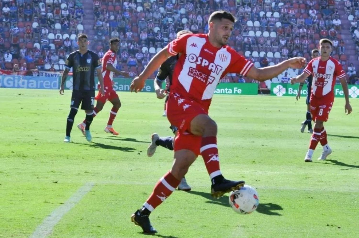 Unión aplastó a Atlético Tucumán en el torneo Liga Profesional