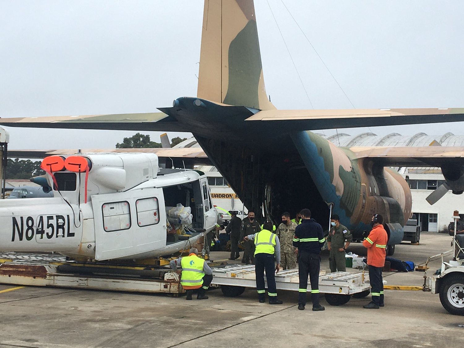 New Bell 212 of the Uruguayan Air Force arrives in Uruguay