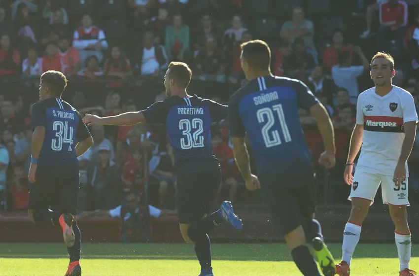 Newell’s se quedó, Talleres se lo dio vuelta y le ganó en el Coloso