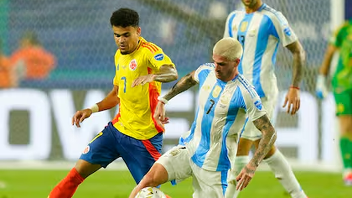 Argentina enfrenta a Colombia en el Monumental