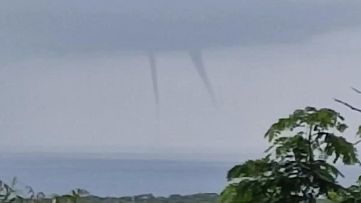 ¡AL MEJOR ESTILO DE JUMANJI! Lluvias y trombas marinas reaparecen este #9Nov en La Guaira y Caracas