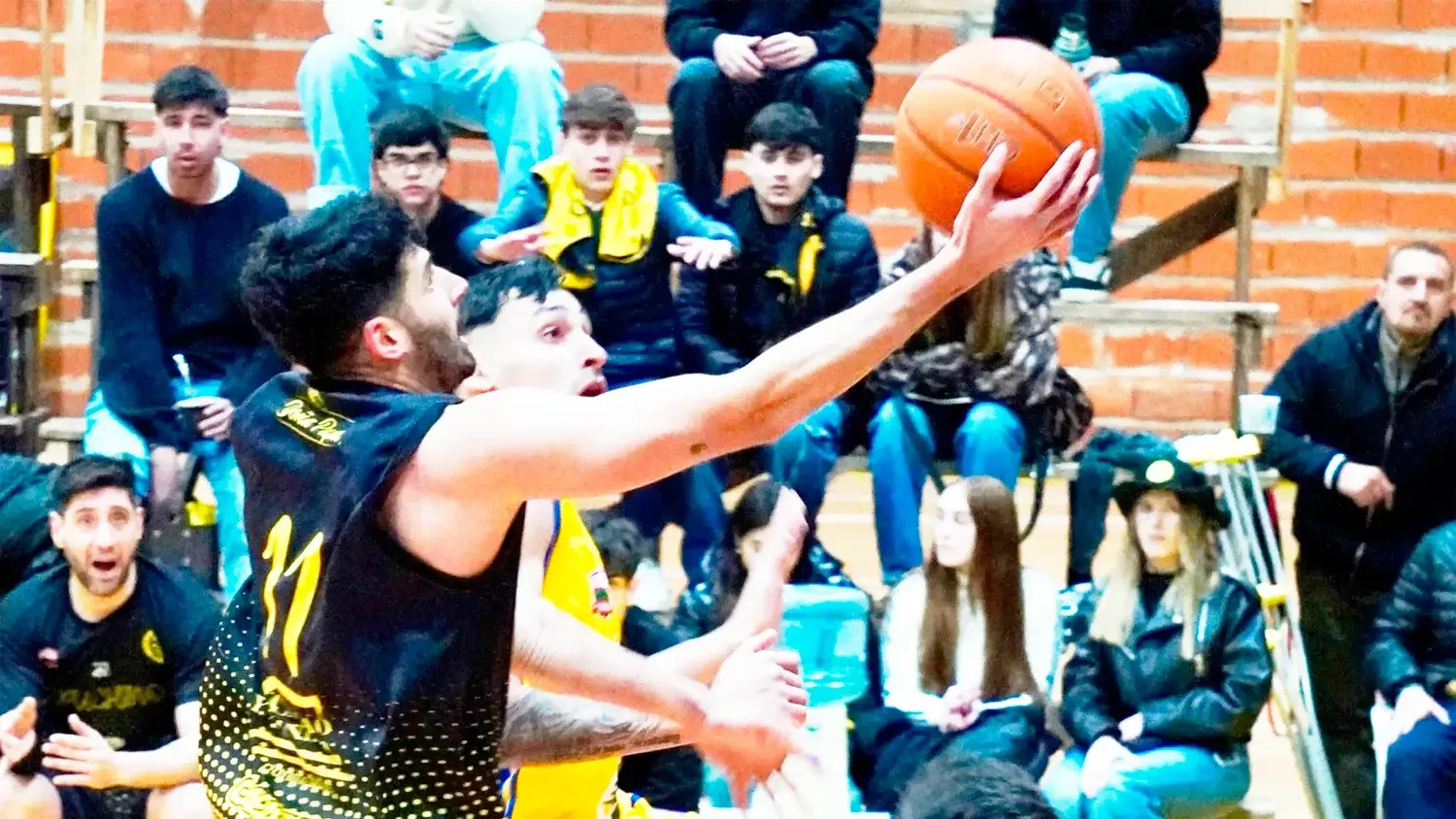 Capuchinos debutó con triunfo y Estudiantes cayó en suplementario