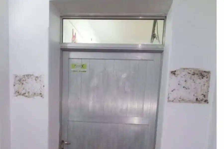 Robaron en una escuela rural de San Cristóbal: se llevaron todas las placas de bronce
