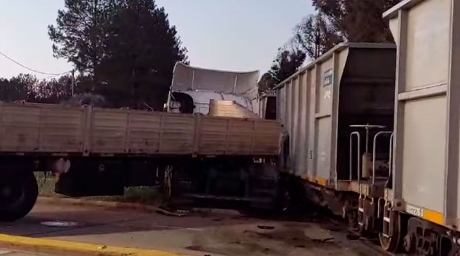 Un camión impactó contra una formación ferroviaria en cercanías a una ciudad entrerriana