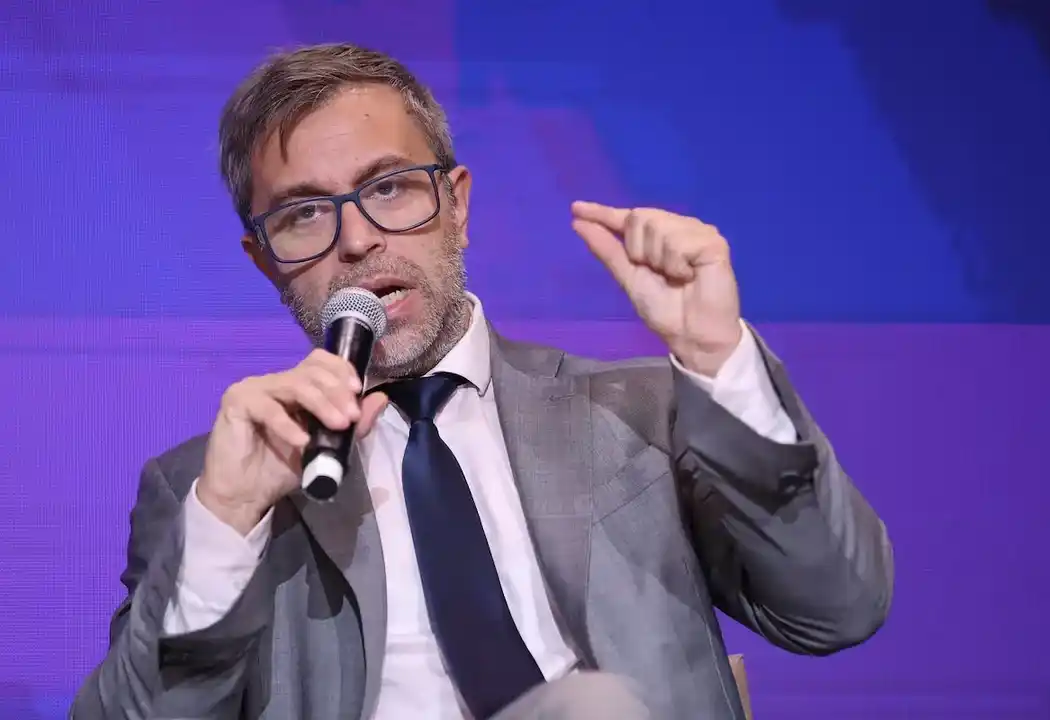 El secretarío de Finanzas, Federico Furiase.