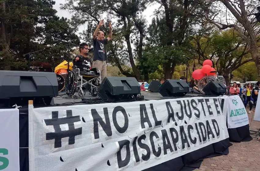 Masiva movilización contra los recortes en prestaciones por discapacidad