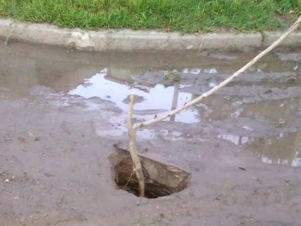 Por el estado de calles en El Prado, piden precaución al circular