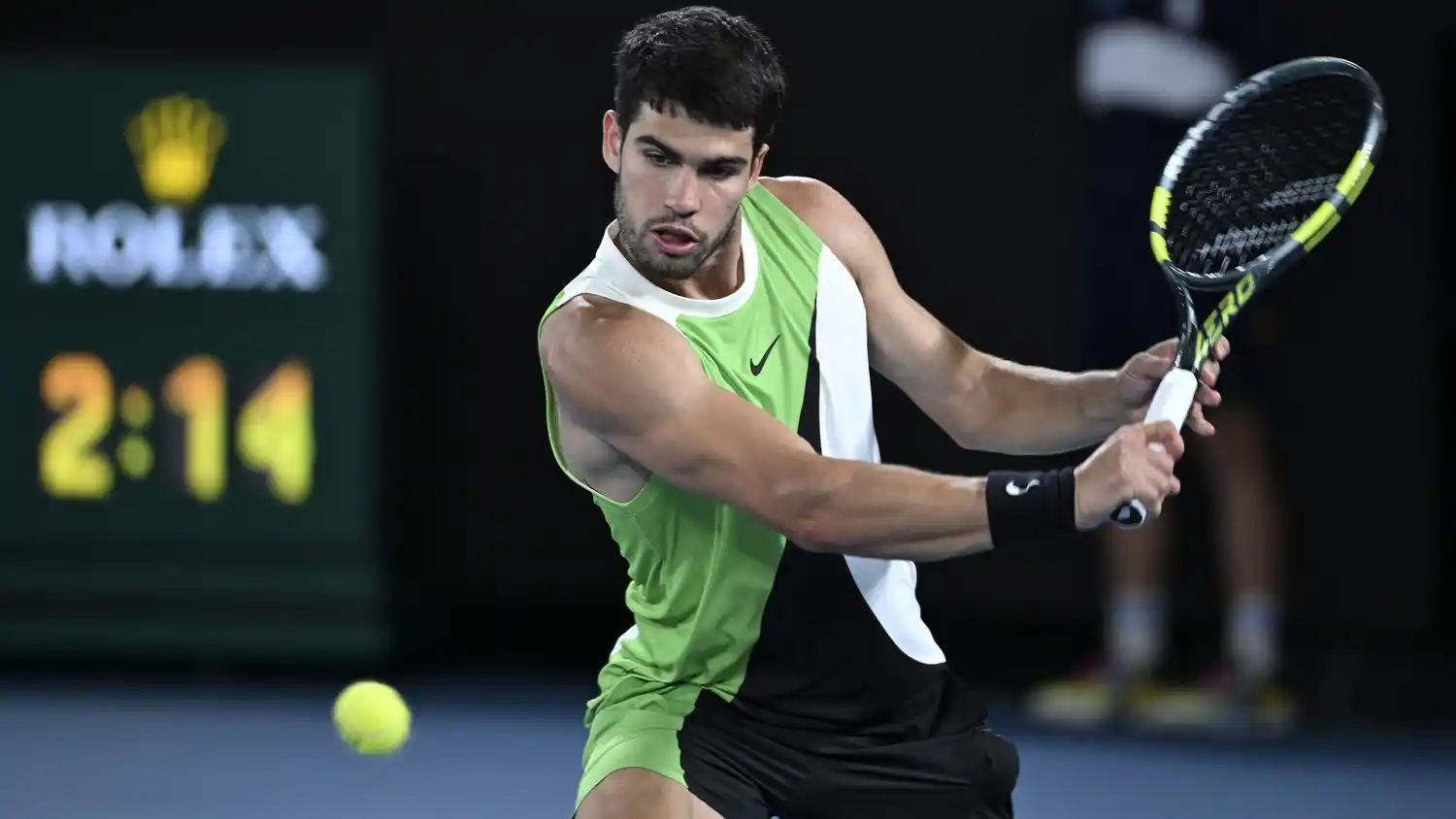 Alcaraz avanza a paso firme en Melbourne.