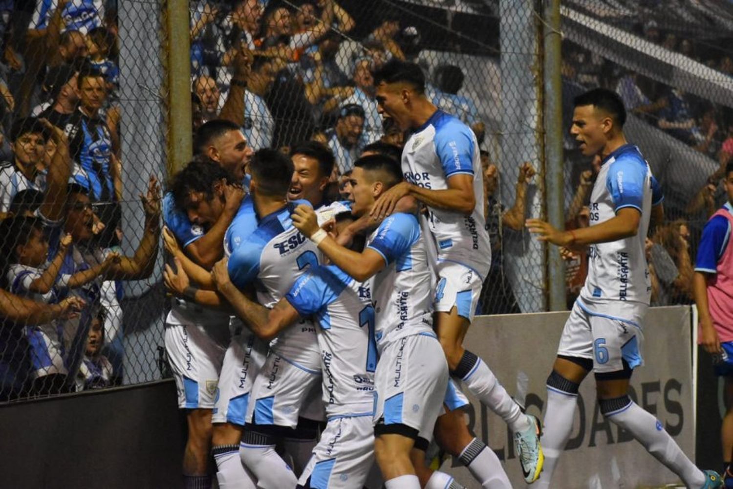 “La Crema” debutó en su casa a pura goleada contra Tristán Suárez con un 3 a 0: reviví los goles