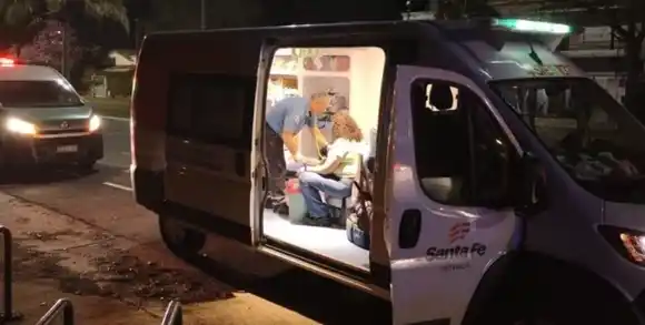 Drama en la costanera santafesina: un incendio callejero puso en riesgo a 12 chicos de un hogar