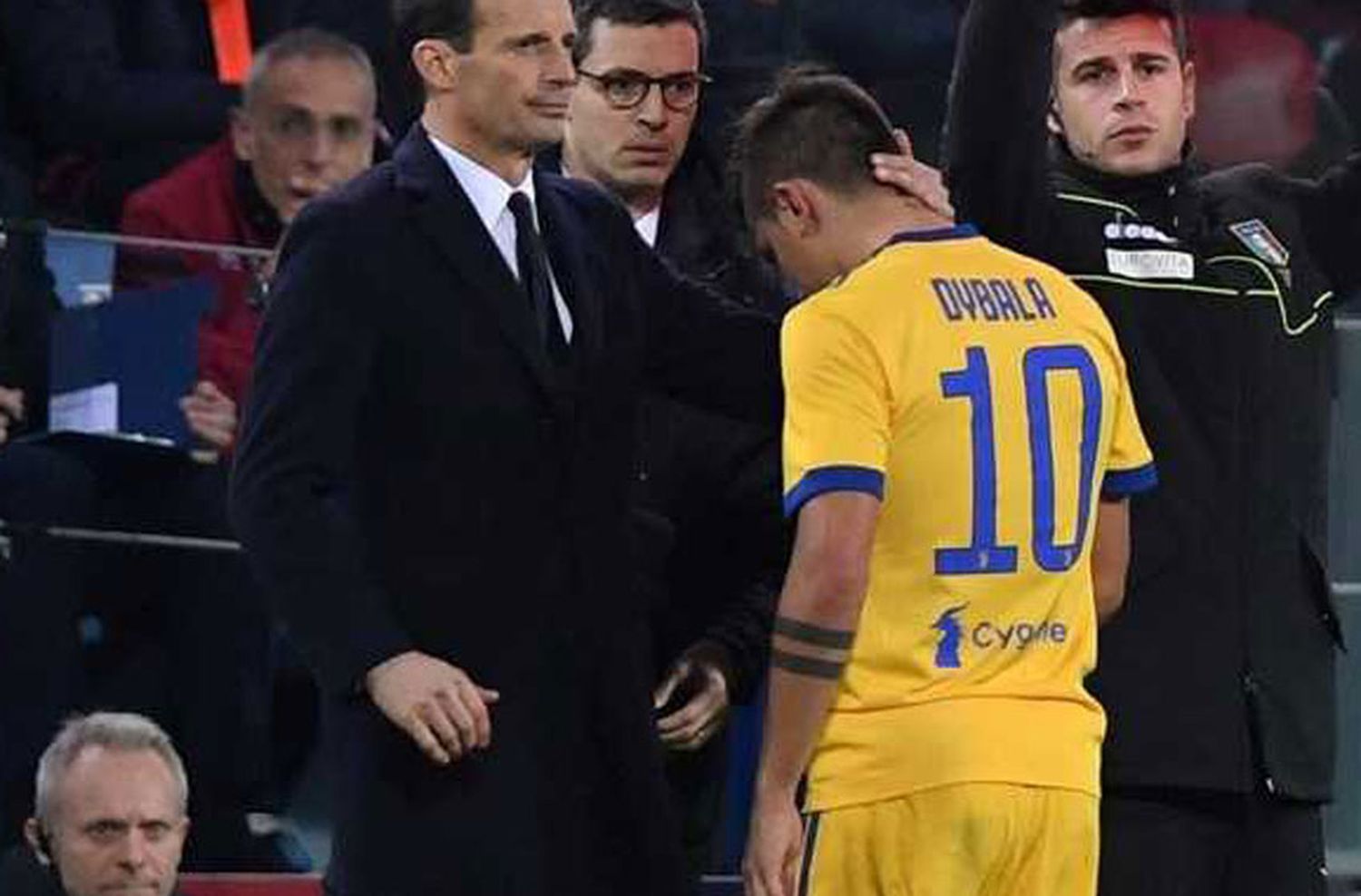 Dybala se lesionó y salió llorando