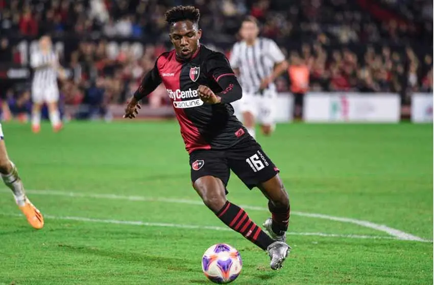 Newells anunció la salida de Reasco a Instituto que compró una parte del pase