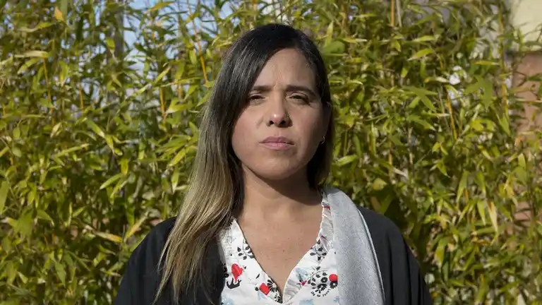 Un comisario, una amante adolescente y 40 años de mentiras: “Ya estás preparada para escuchar esto”