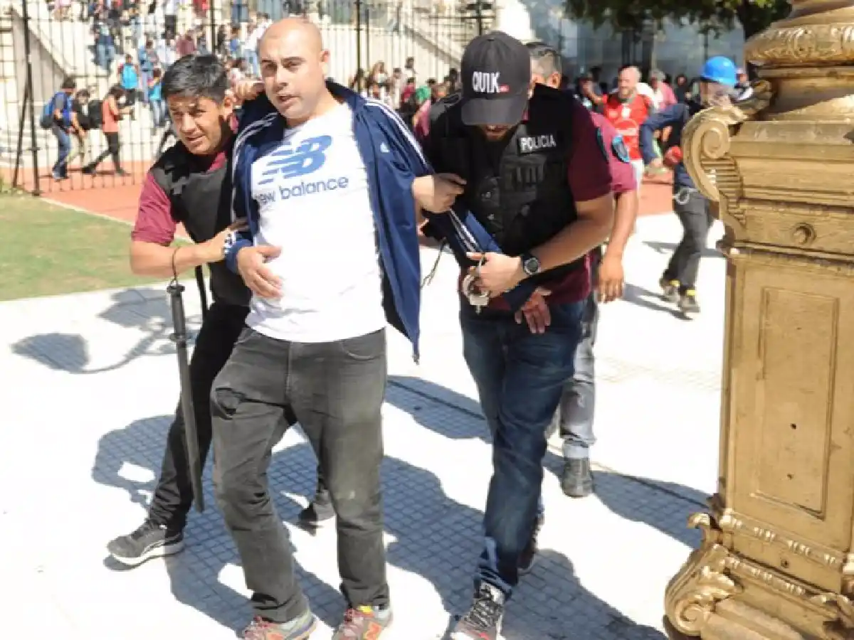 Seguirán detenidos seis acusados por los incidentes en el Congreso