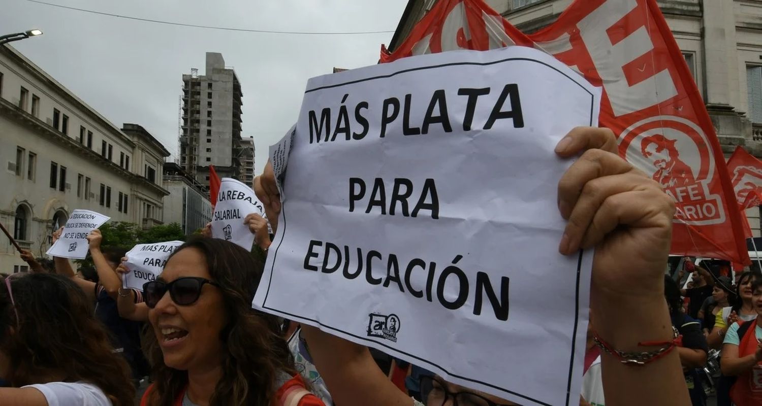 Ajustada votación entre los maestros de escuelas públicas.