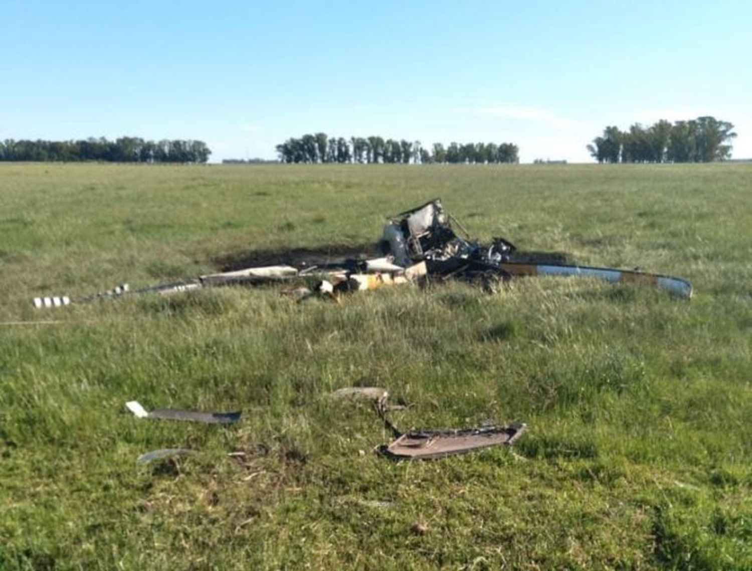 Ayacucho: Helicóptero chocó con cables eléctricos, cayó a tierra y el piloto falleció