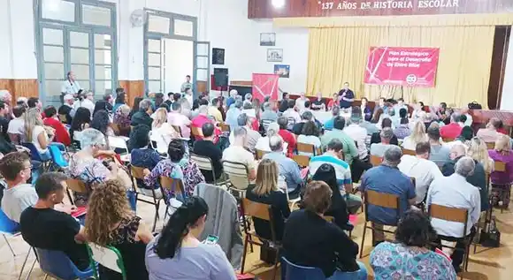 Polémica por el uso de una escuela pública para un acto político
