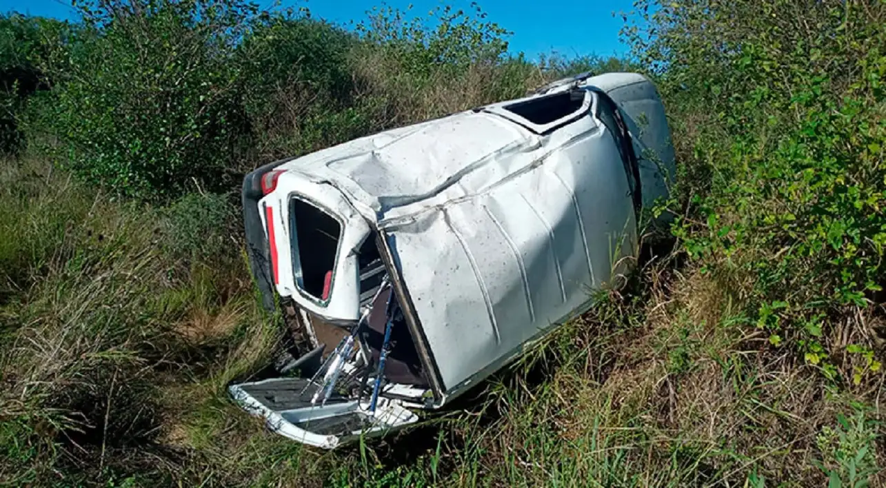 Un conductor salió despedido de su vehículo al dar varios tumbos en una ruta entrerriana