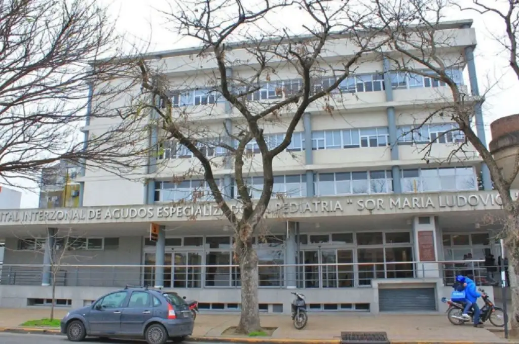 Horror en La Plata: un hombre abusó de su hijo internado en el Hospital de Niños