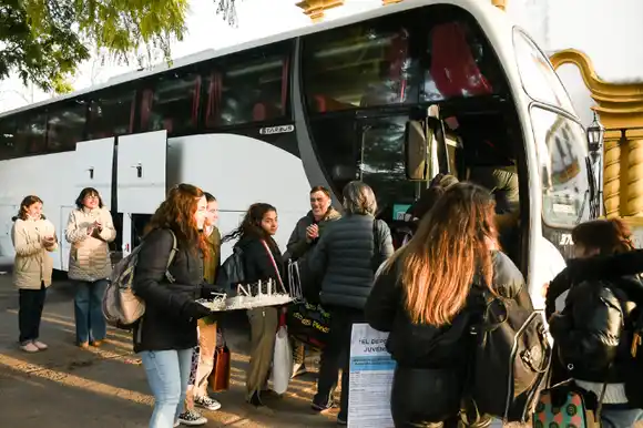 Jóvenes de Chascomús en la Feria de Ciencias Regional en Pila