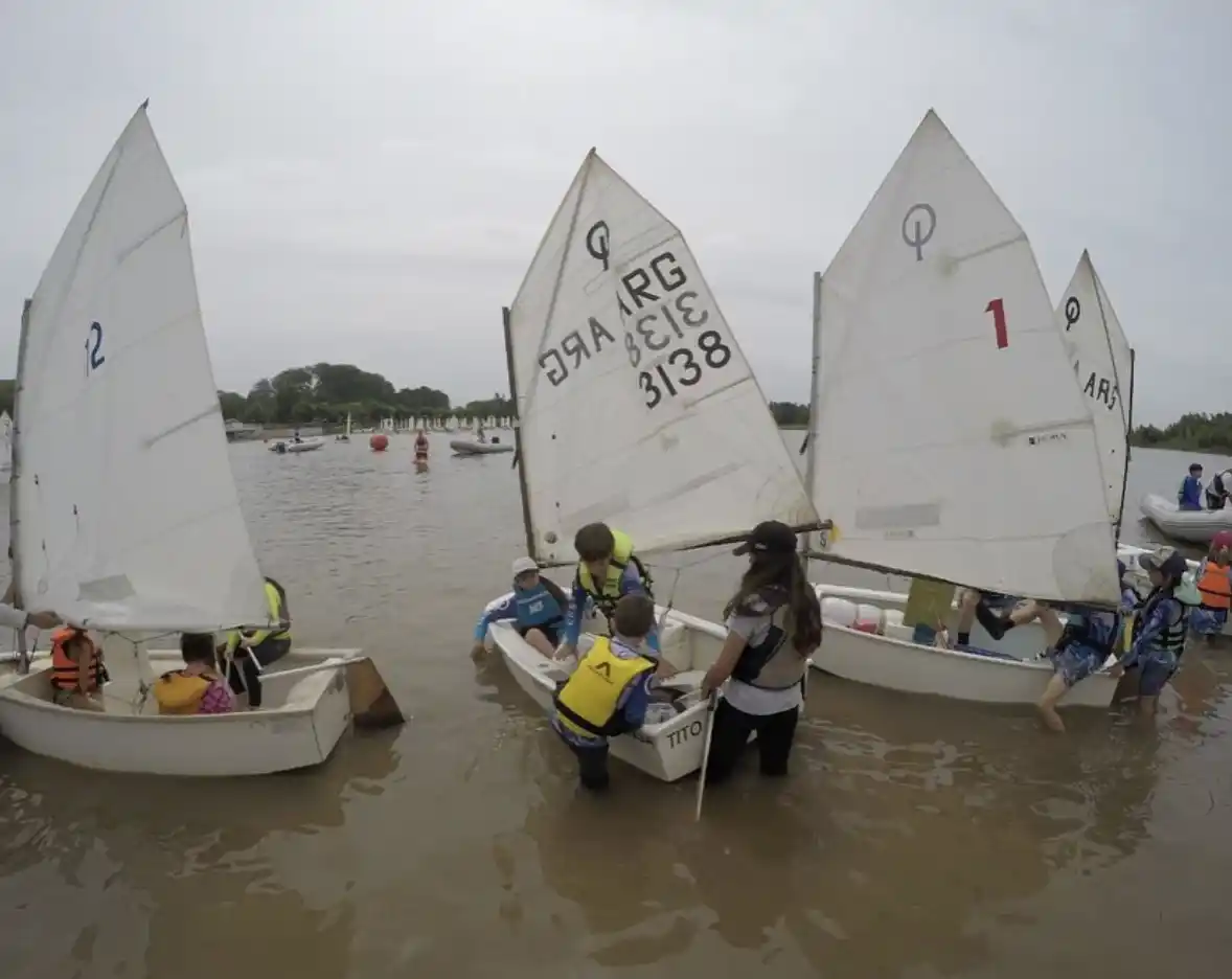 Vela: 500 niños de más de 30 clubes participaron del 21º Encuentro de Escuelitas