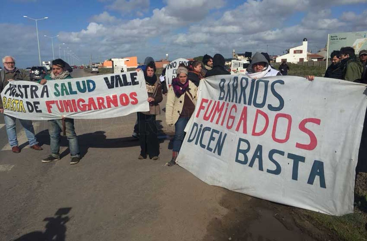 Vecinos de Felix U. Camet marcharon en reclamo del uso de agrotóxicos