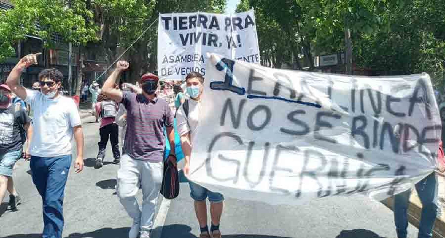 Grupos de izquierda y desalojados de Guernica realizan corte en el Puente Pueyrredón