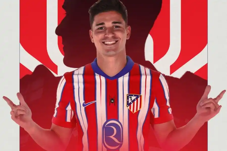 Julián Álvarez protagonista en la venta de camisetas durante la presentación de refuerzos