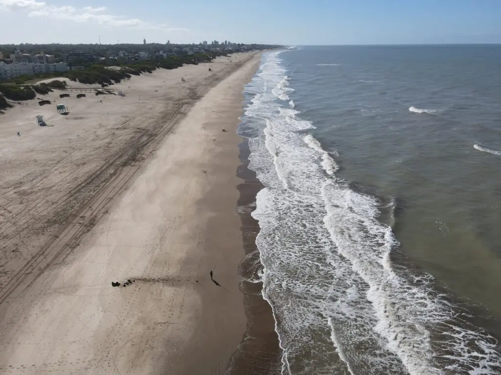Dos amigos entraron al mar en kayak y desaparecieron a la altura de Cariló.