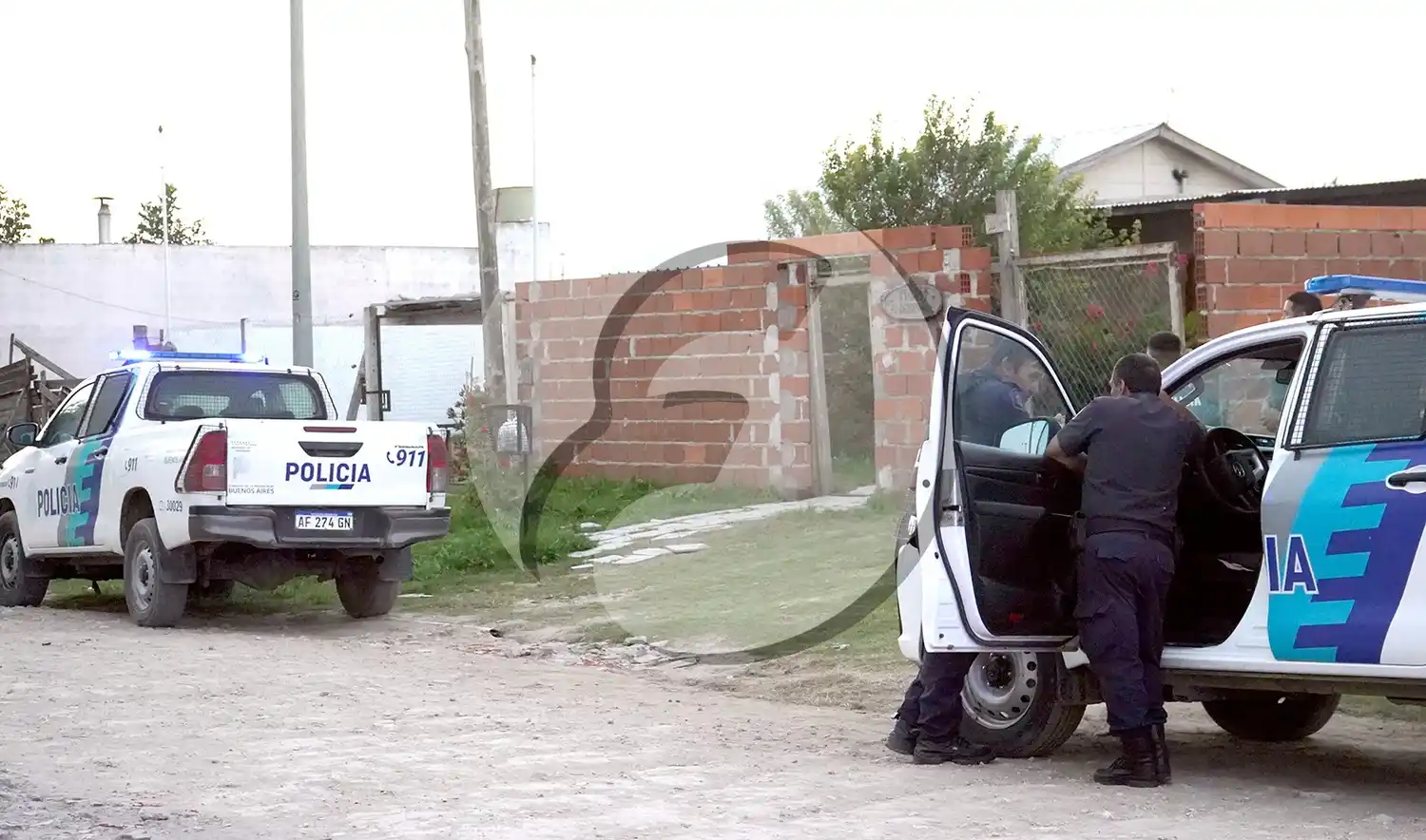 El inmueble. De calle 81 al 3800, de Necochea, donde ocurrió el violento episodio en la tarde del lunes