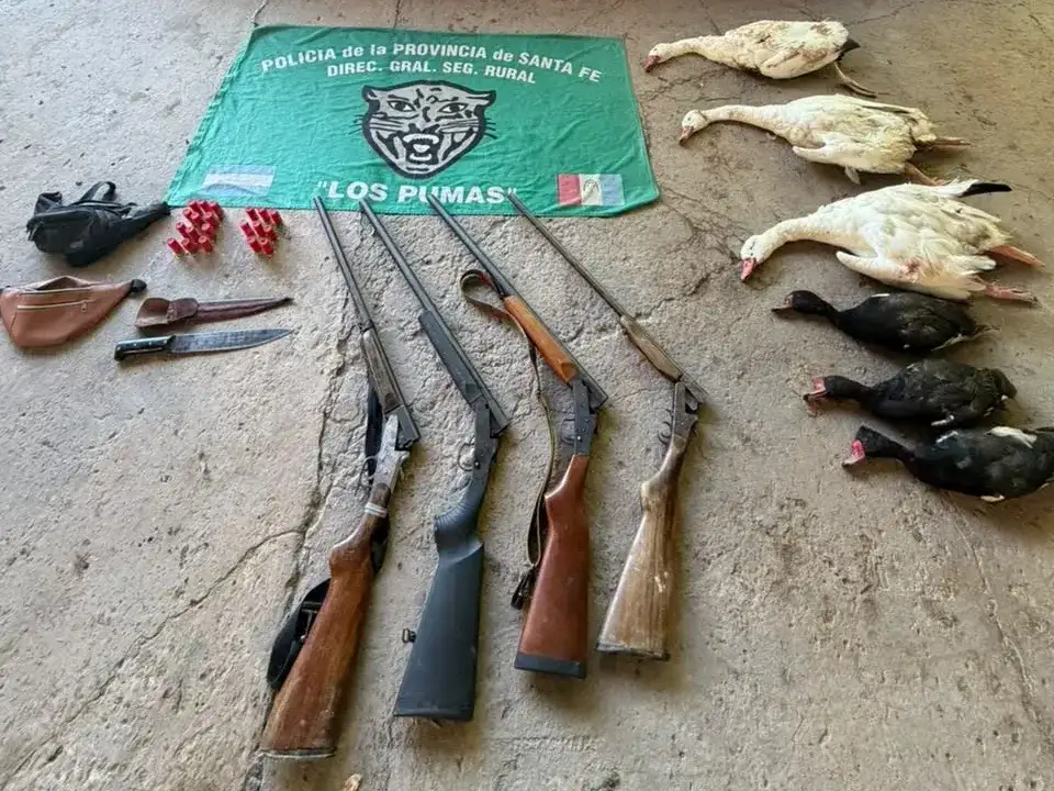 Escucharon disparos en una zona rural y encontraron a 3 hombres cazando: secuestraron escopetas y aves muertas - 3