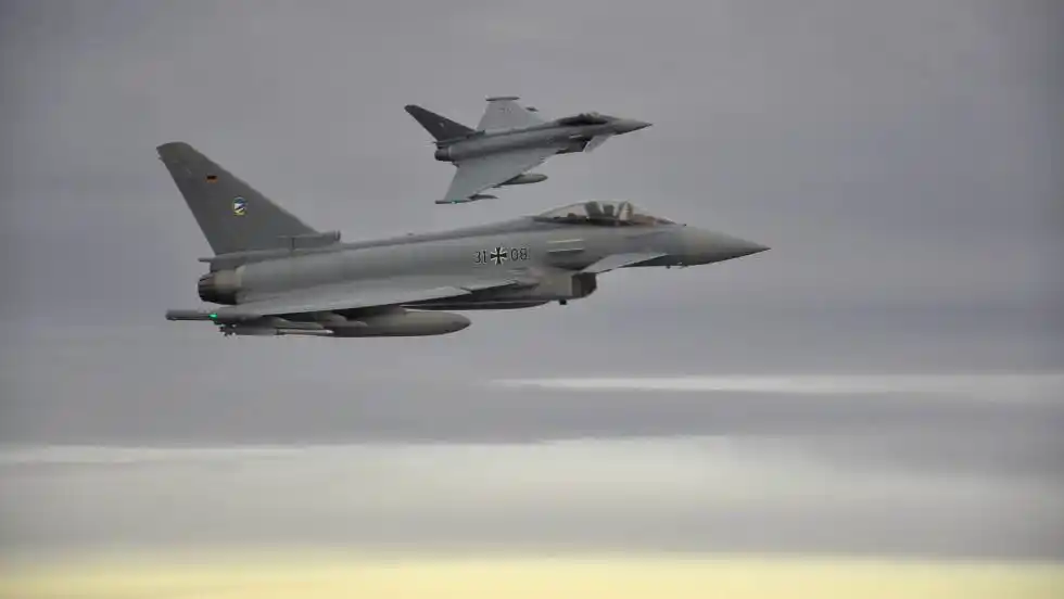 Muere un piloto alemán tras la colisión de dos Eurofighter en pleno vuelo