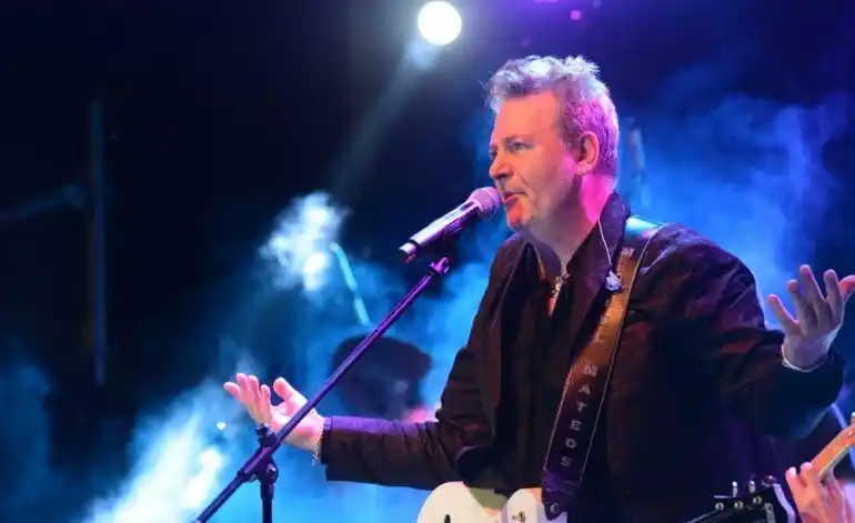 Miguel Mateos insultó a Macri en pleno recital en Paraná