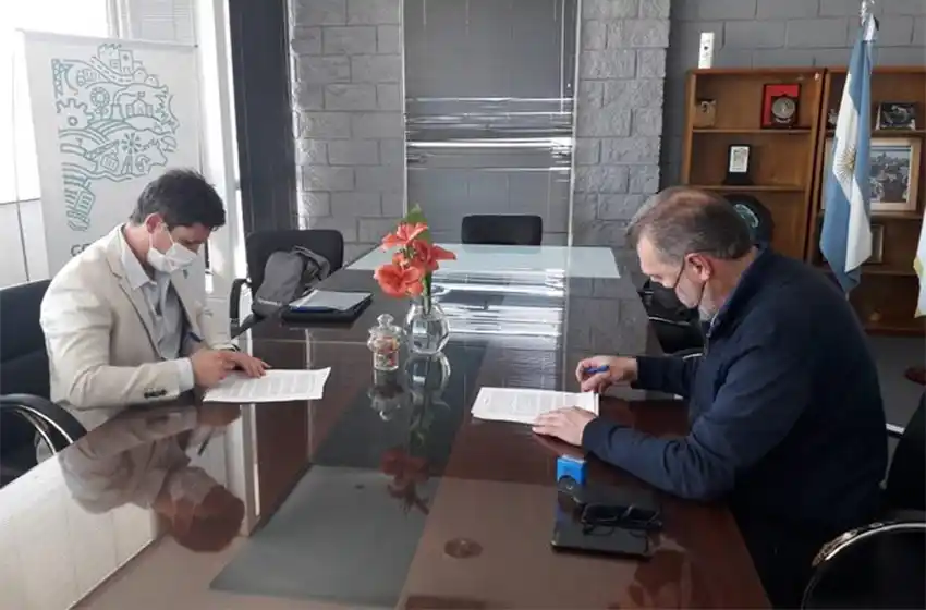 Se firmó el contrato para el mantenimiento y obra de dragado en el puerto marplantese