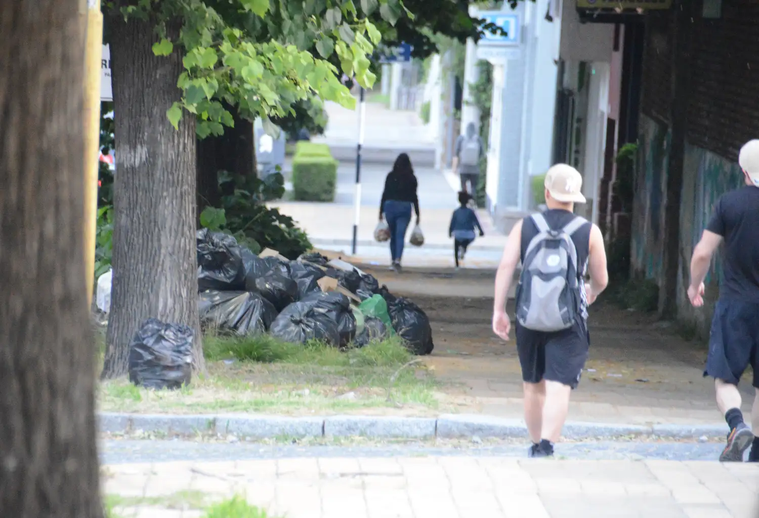 Las calles siguieron exponiendo el riesgo sanitario para la acumulación en el tiempo de los residuos.