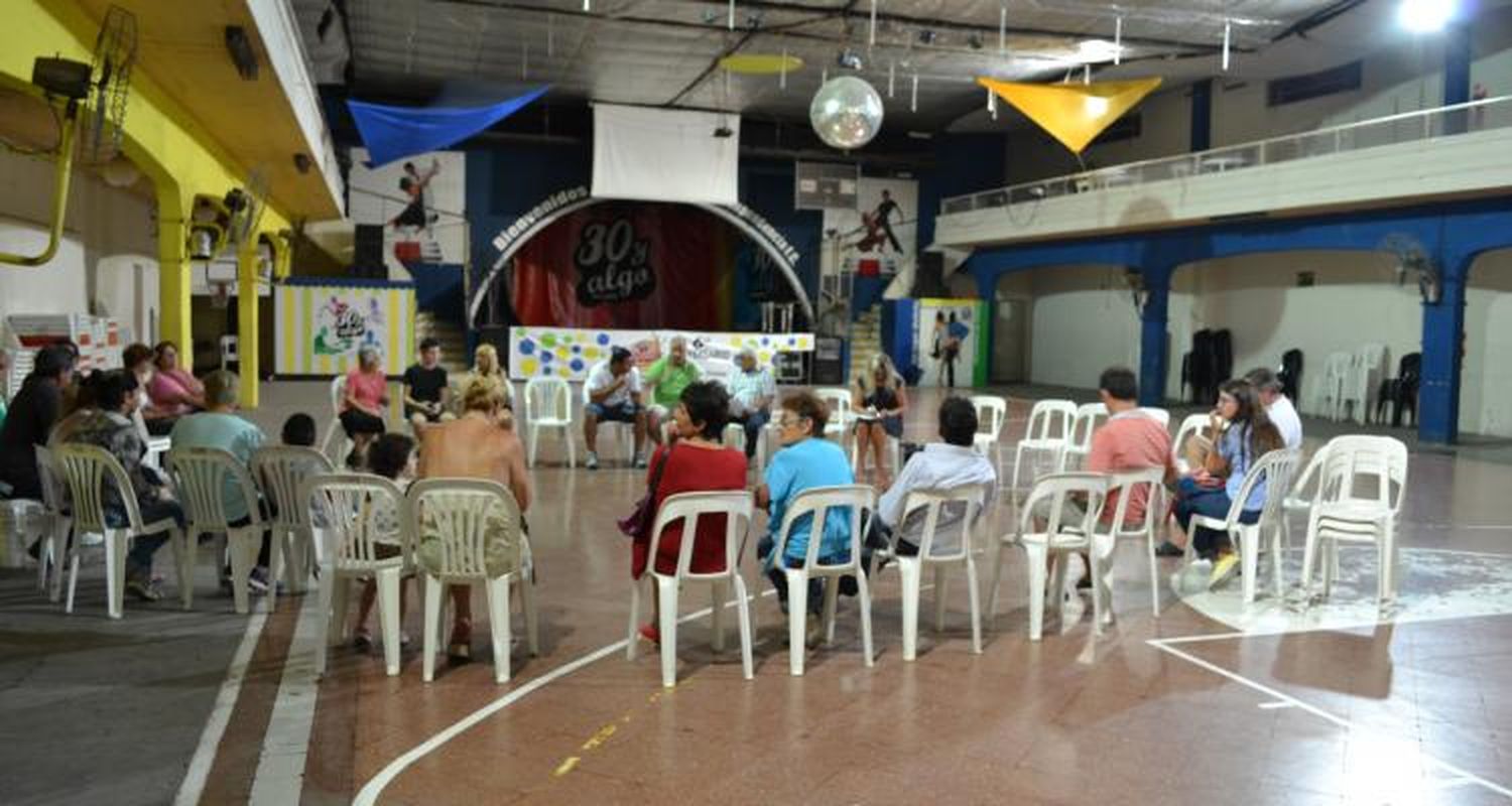 Vecinos se reúnen  por la respuesta  de Coopser