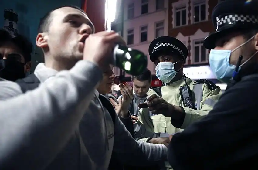 Alarmante aumento en la cifra de muertos por alcoholismo en Reino Unido relacionados con la pandemia