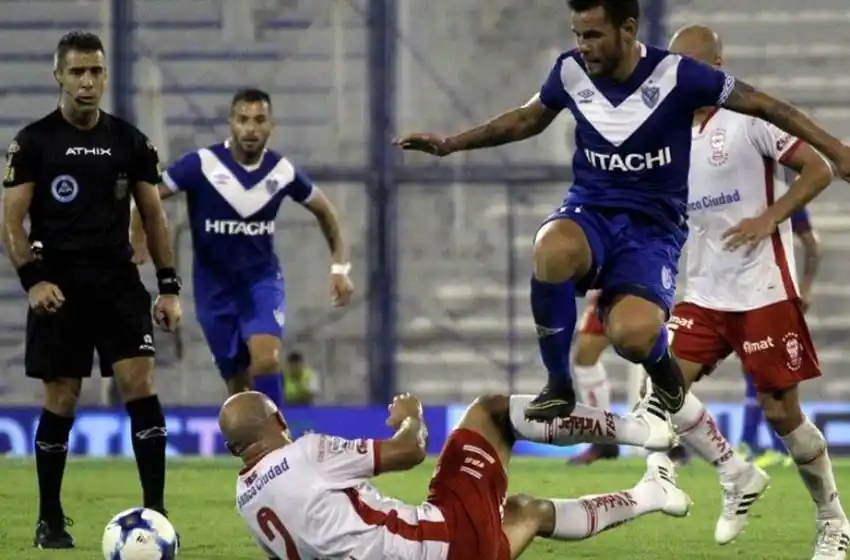 Velez ganó por penales y se metió en cuartos de final