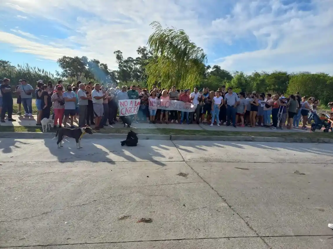 Otra vez la polémica: Vecinos marcharon contra la llegada de las alcaidías a sus barrios
