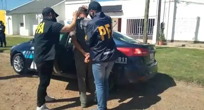 La Policía Federal Argentina detuvo a un hombre prófugo de la justicia por estafa y  falsificación de documentos