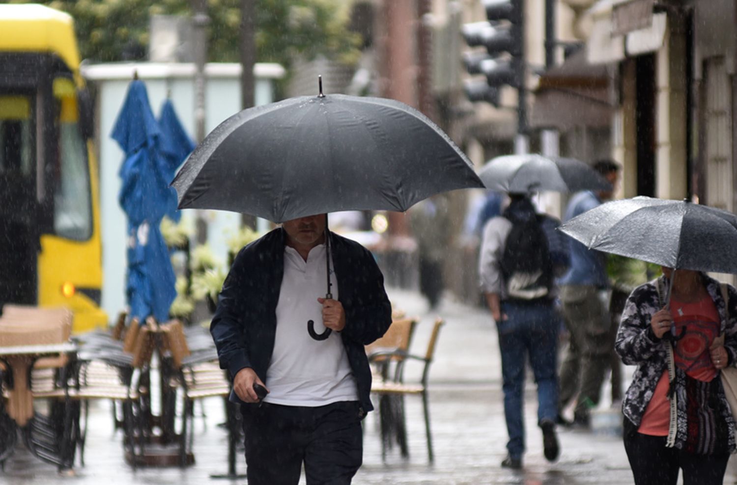 Alertan por posibles lluvias y tormentas durante el domingo en la ciudad