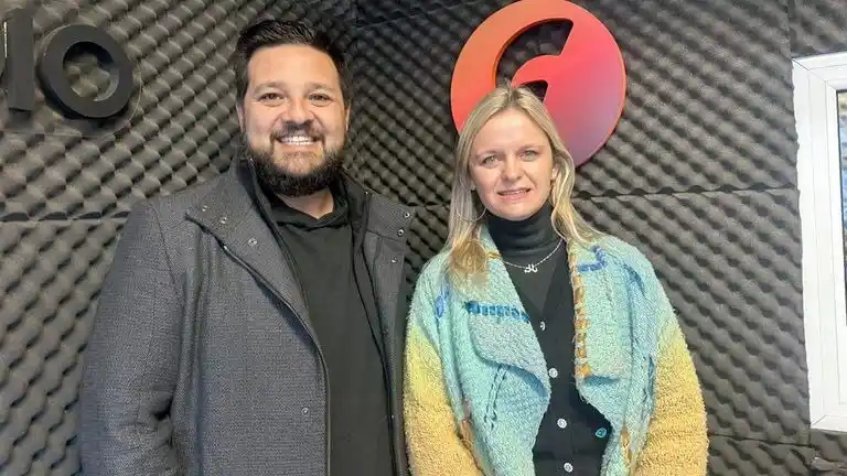 En Ecos Radio. El director en Discapacidad, Gastón Boldrini, y la inspectora, Marisa Pérez