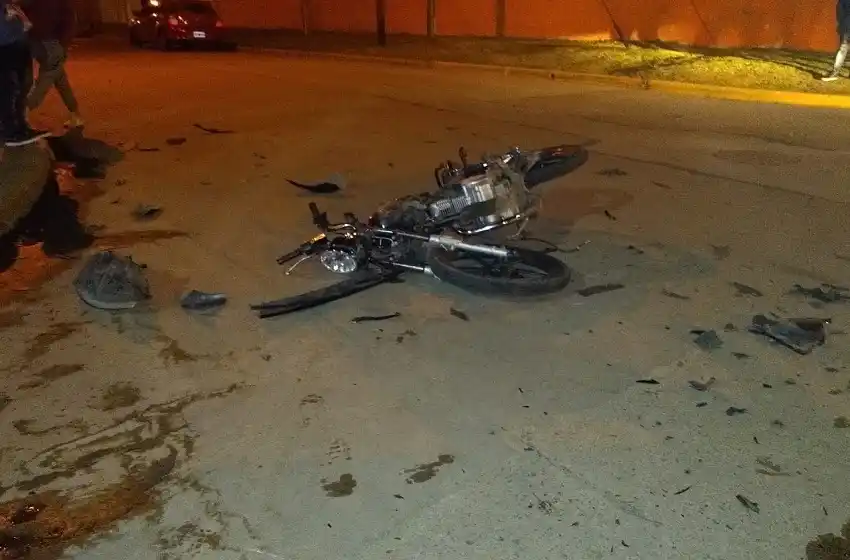 Un motociclista murió tras ser embestido por un auto en San Lorenzo