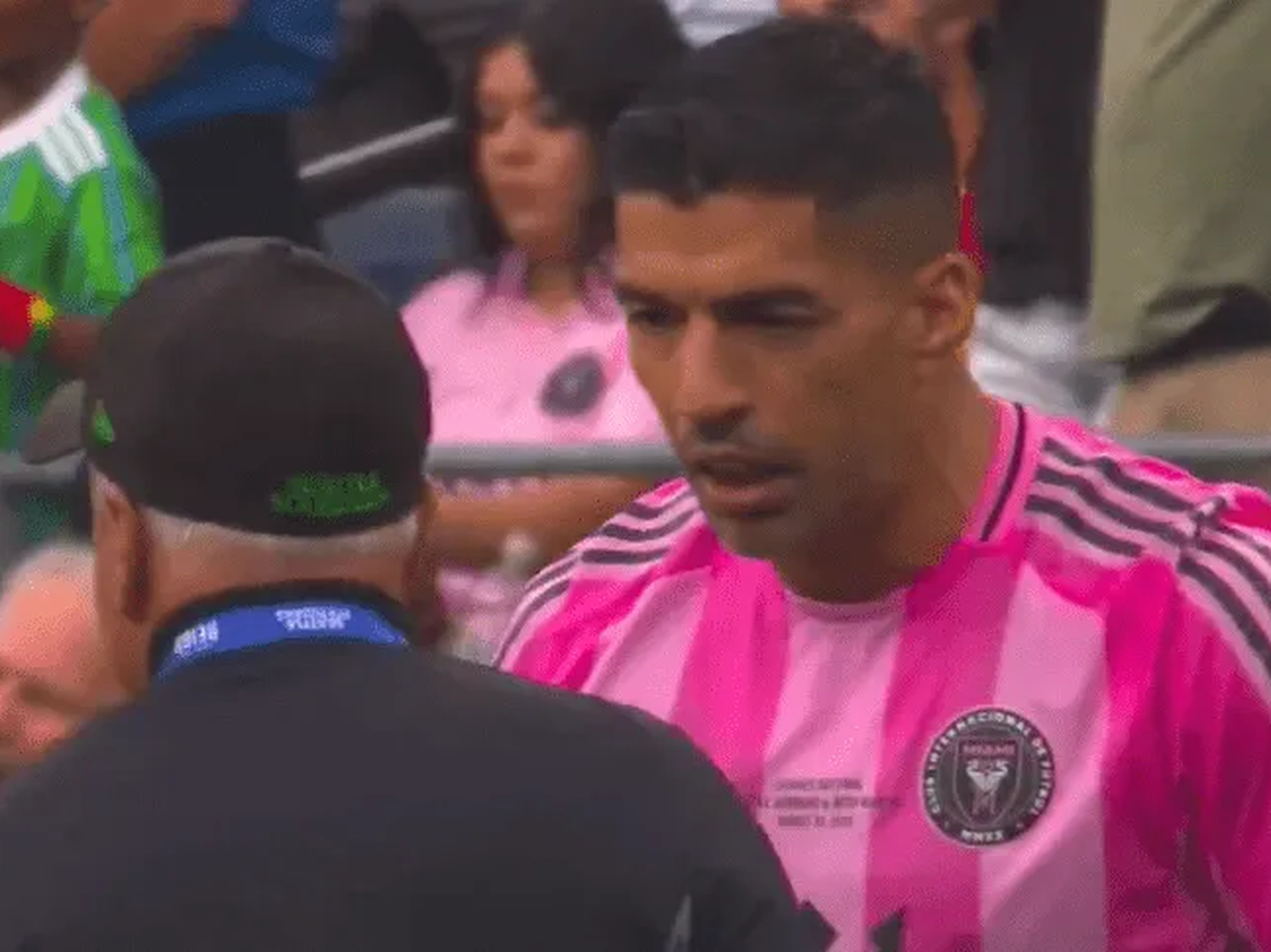 Luis Suárez escupió a un asistente tras la derrota del Inter
