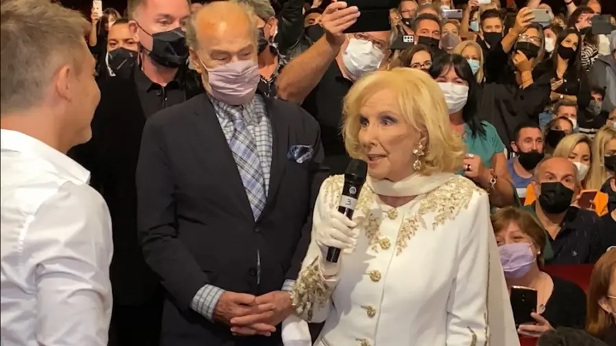 Mirtha Legrand fue al teatro a ver a Suar y Peretti y fue ovacionada por el público